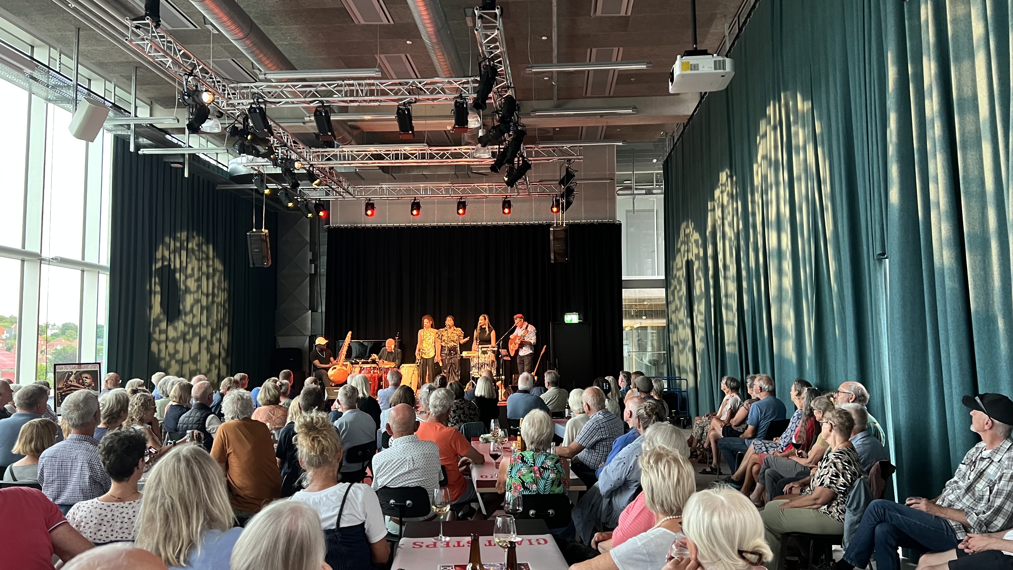 Koncert på SIMAC v. Giant Steps